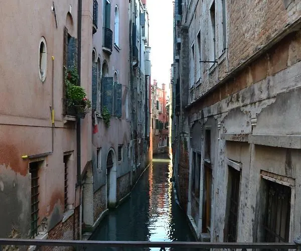 Castello 5888 B, Santa Marina, Calle Marcello, Canale Apartamento