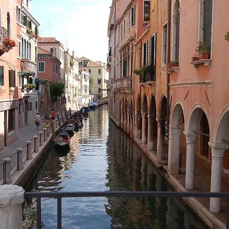 Castello 5888 B, Santa Marina, Calle Marcello, Canale ヴェネツィア