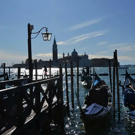 Castello 5888 B, Santa Marina, Calle Marcello, Canale * ヴェネツィア