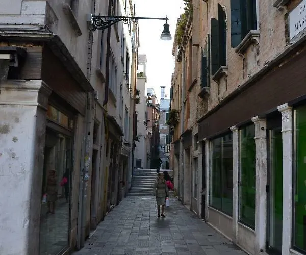 Castello 5888 B, Santa Marina, Calle Marcello, Canale Венеция