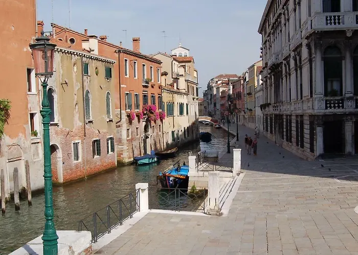 Апартаменты Castello 5888 B, Santa Marina, Calle Marcello, Canale Венеция