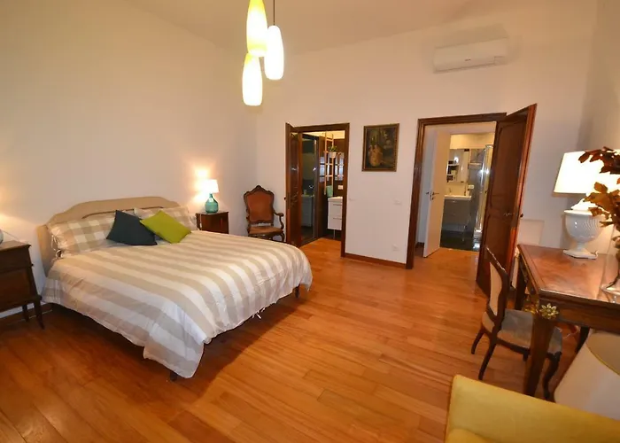 Апартаменты Castello 5888 B, Santa Marina, Calle Marcello, Canale Венеция